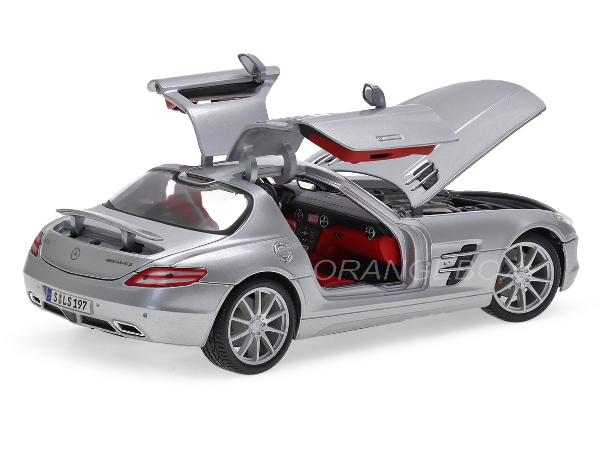Mercedes Benz SLS AMG Maisto 1:18 Prata - 20 anos! Loja on-line de